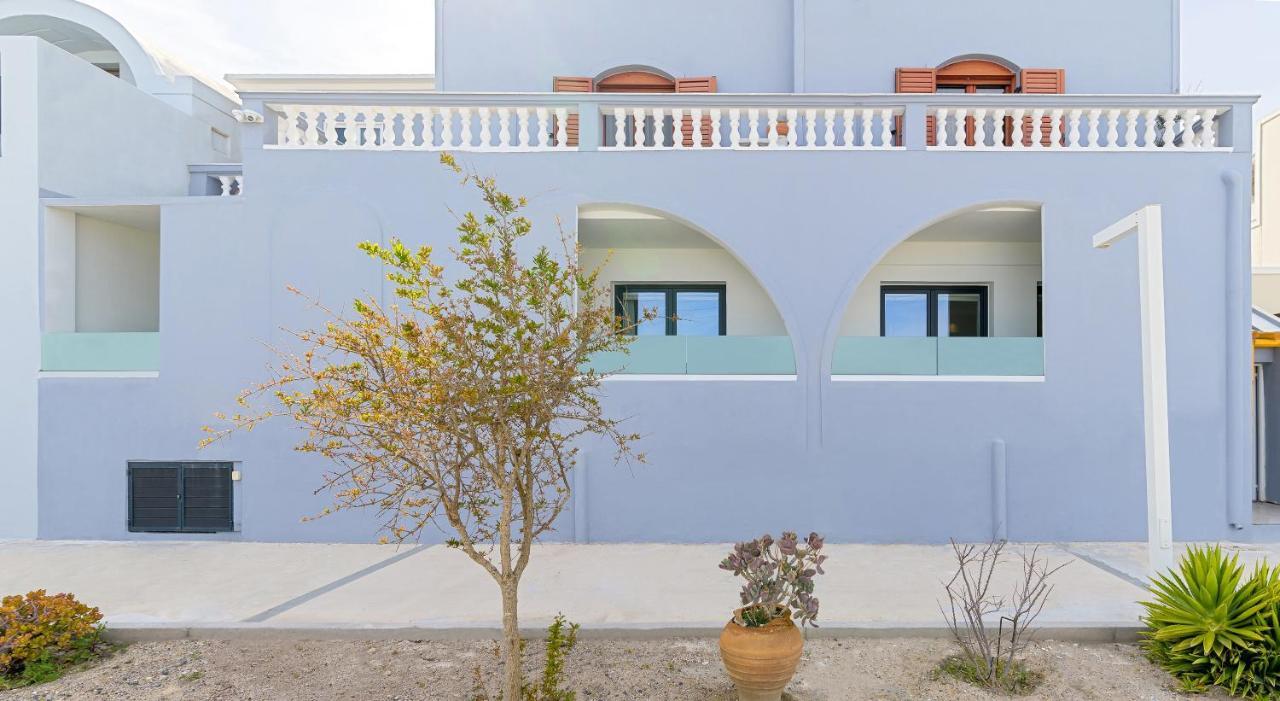 George & Joanna Suites Santorini Fira  Extérieur photo