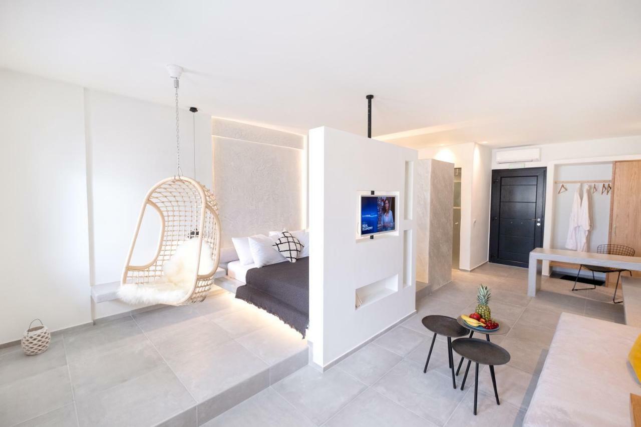 George & Joanna Suites Santorini Fira  Extérieur photo